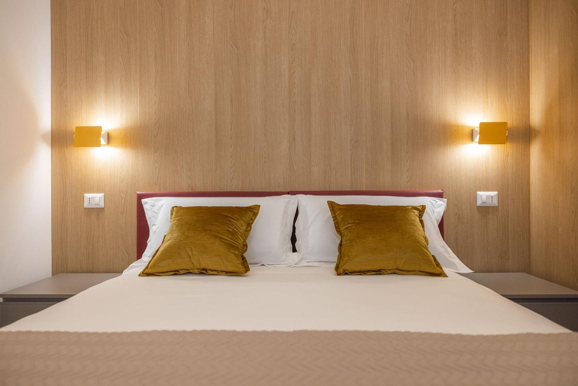 Novum Hospitality Hotel Бари Екстериор снимка